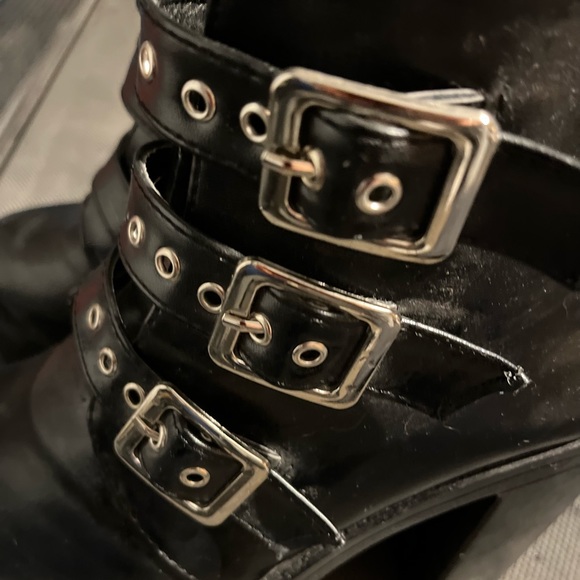 Women’s platform boots. - Picture 4 of 5